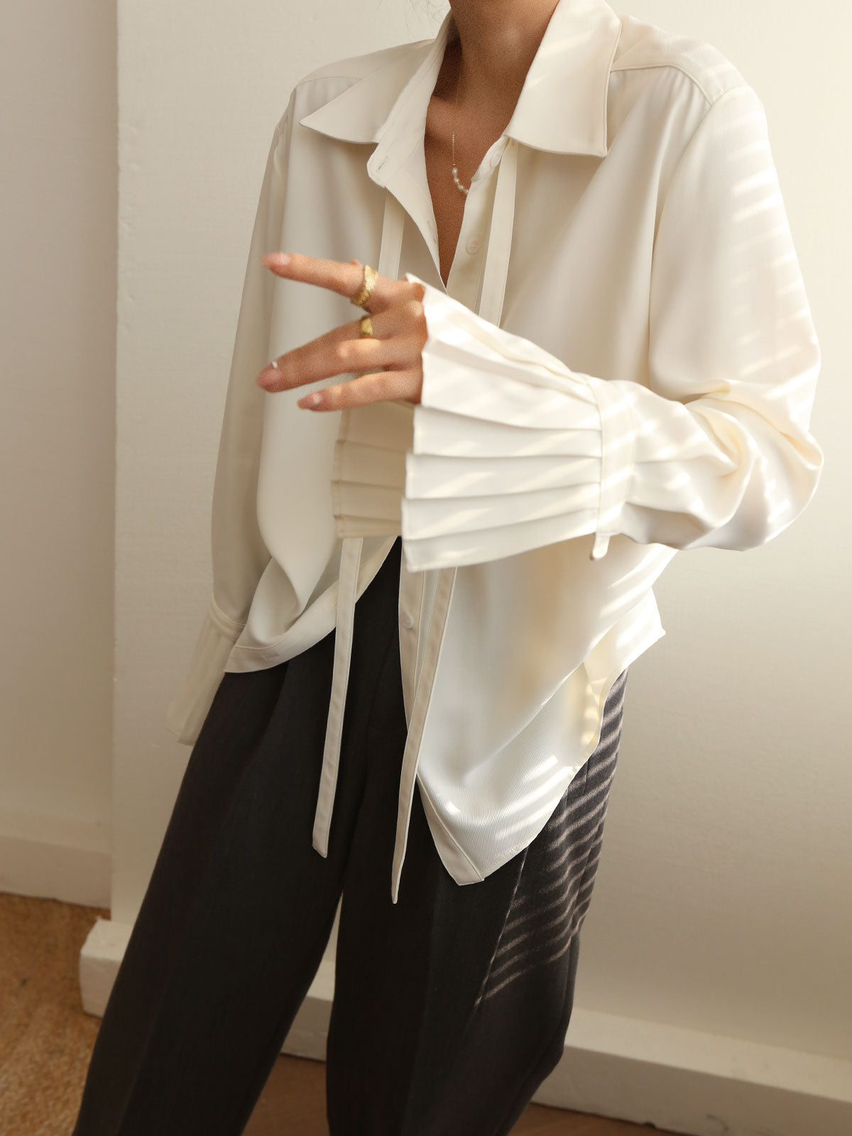 Pleated Cuff Collar Tied Button Shirt Pleated Cuff Collar Tied Button Shirt