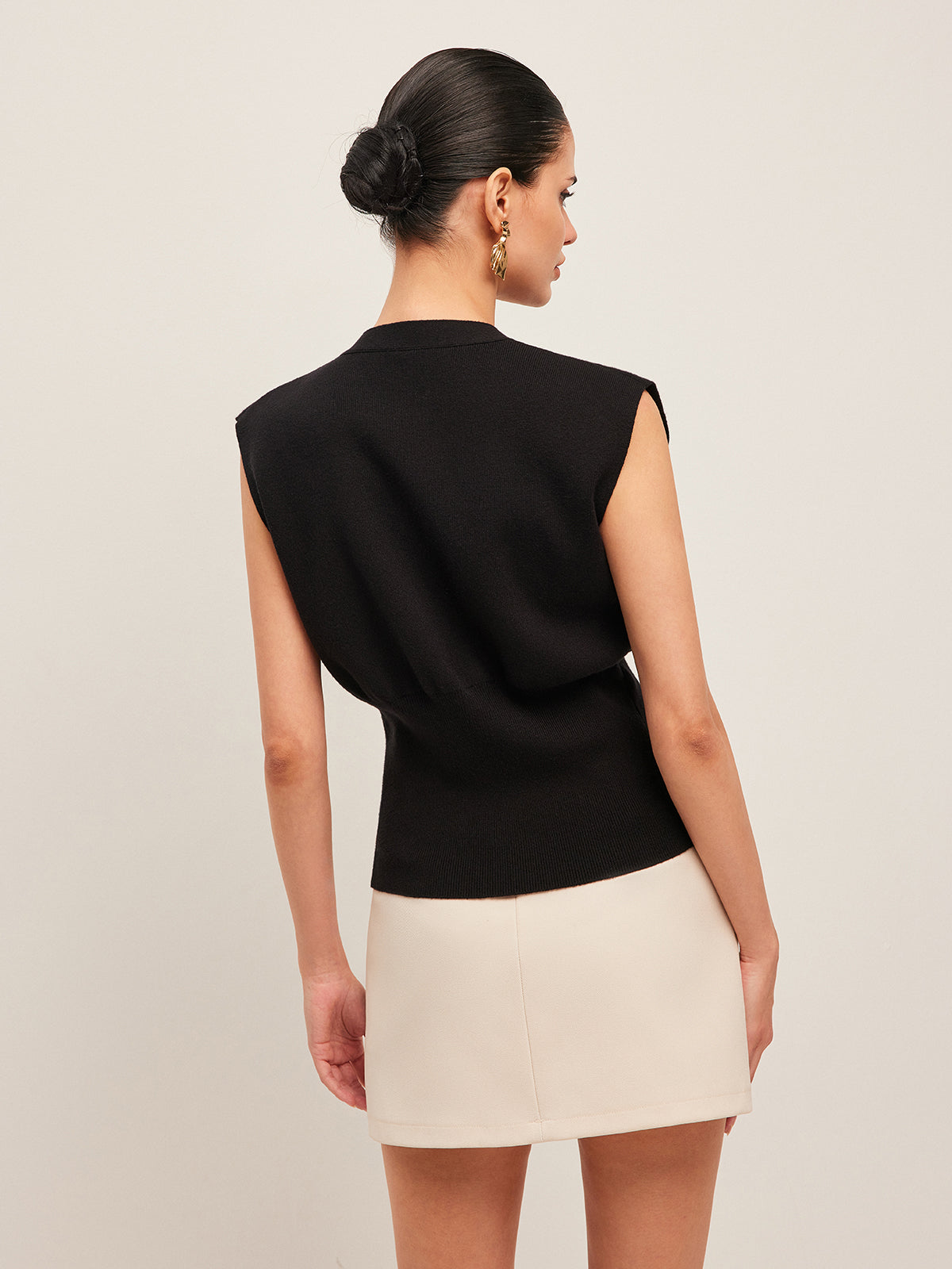 V-Neck Buttoned Detail Sweater Vest V-Neck Buttoned Detail Sweater Vest