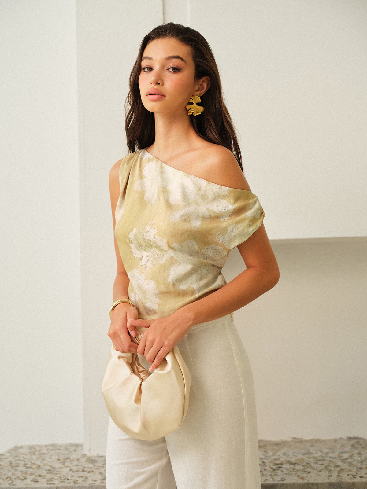 One-Shoulder Floral-Patterned Top One-Shoulder Floral-Patterned Top